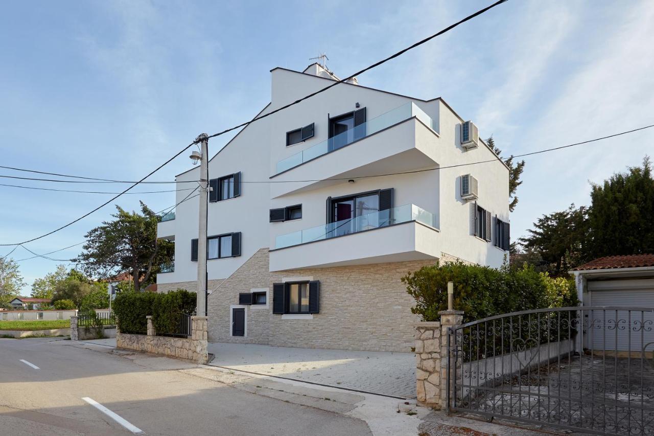 Apartments Nika 투라니 외부 사진