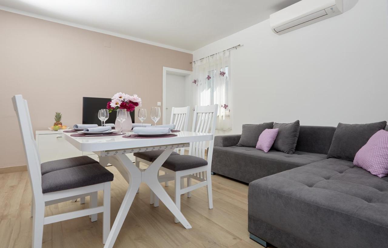 Apartments Nika 투라니 외부 사진