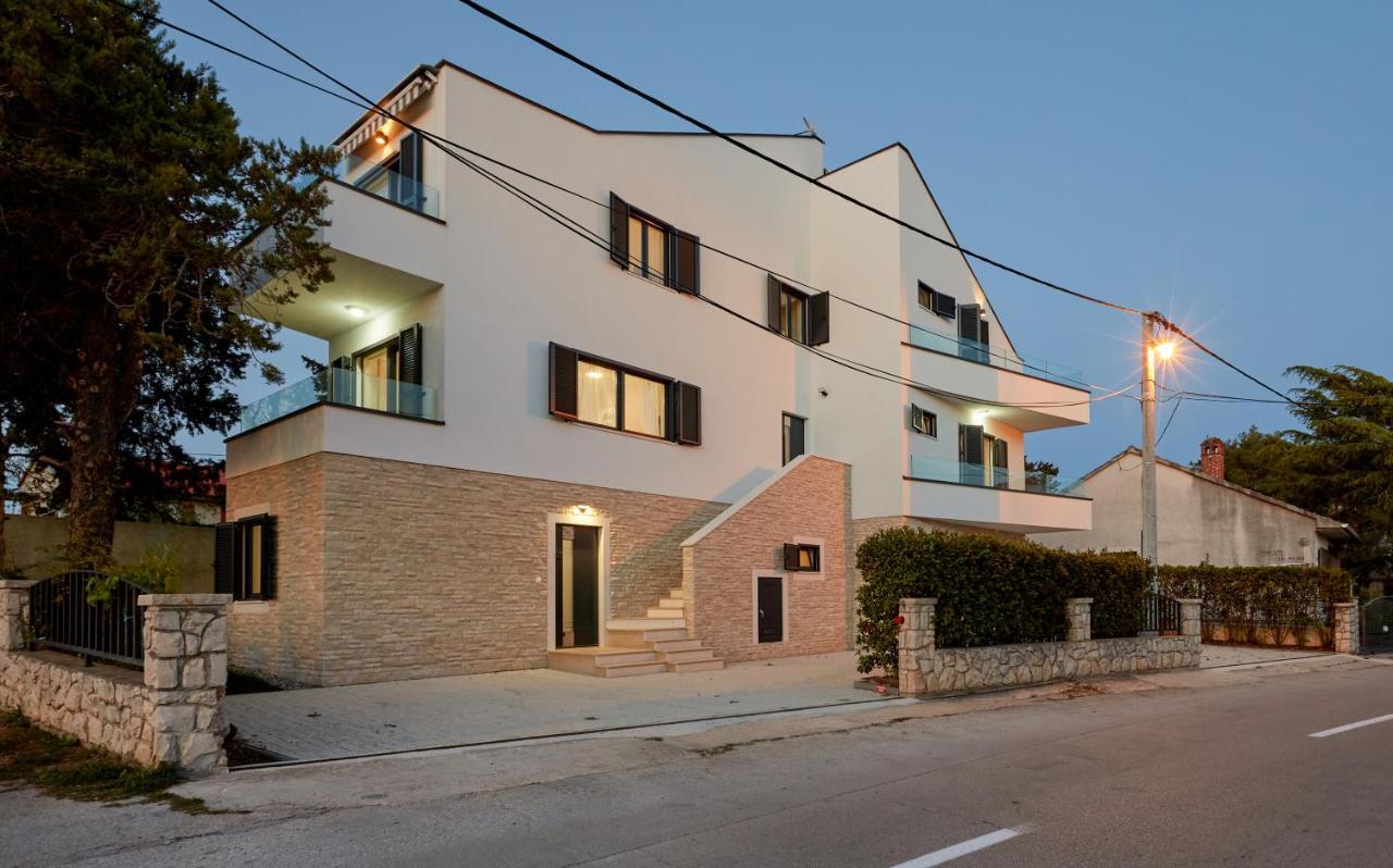 Apartments Nika 투라니 외부 사진