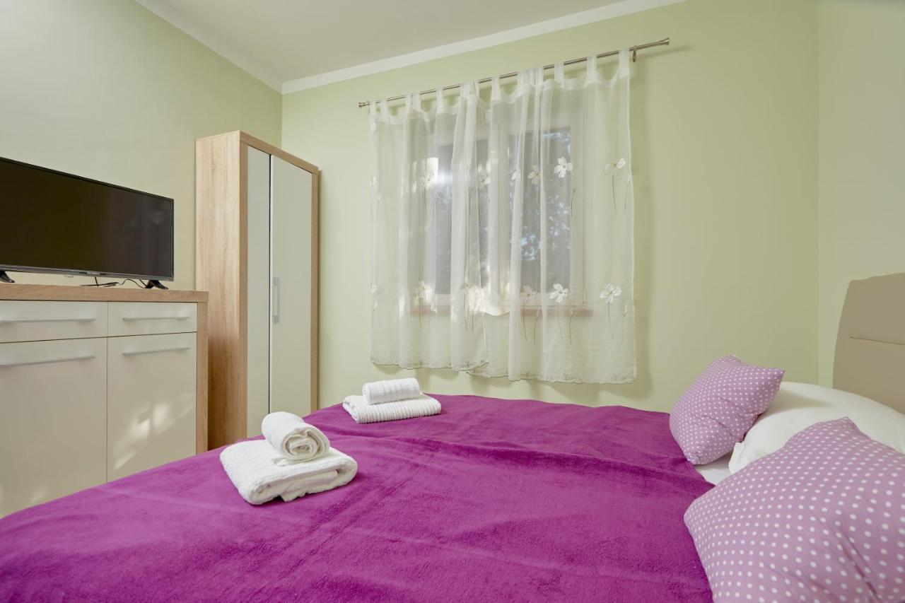 Apartments Nika 투라니 외부 사진