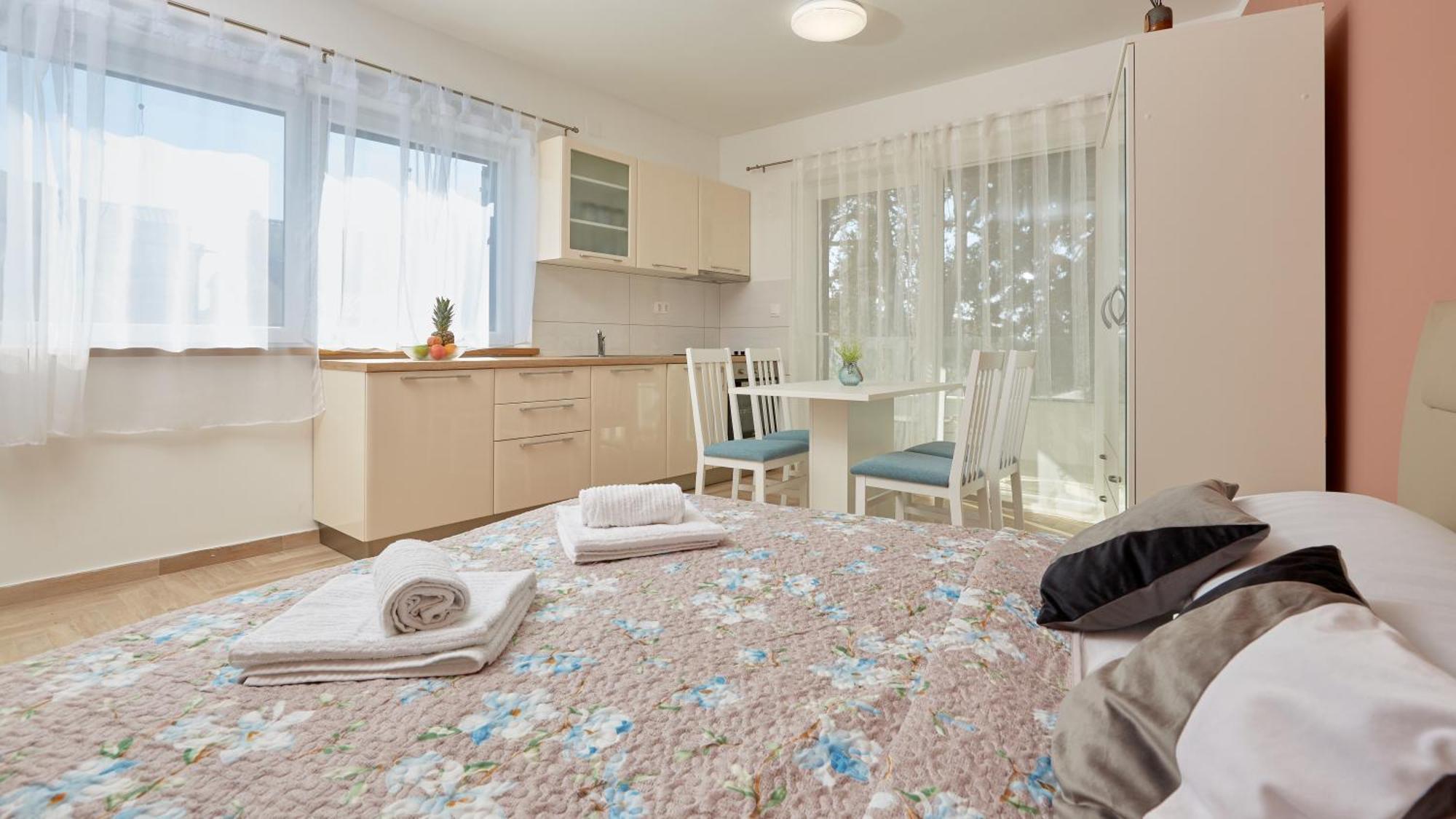 Apartments Nika 투라니 객실 사진